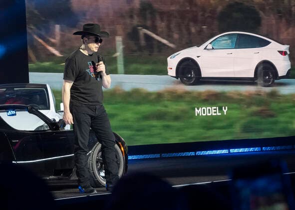 April 7, 2022, Austin, TX, United States: Tesla CEO ELON MUSK addresses the invited 15,000 guests at the new Tesla Gigafactory Texas near Austin during its private grand opening event on April 7, 2022. The plant is the largest manufacturing facility in the U.S. and will gear up to turn out over 1,000 electric cars per day. Austin United States - ZUMAd150 20220407_znp_d150_062 Copyright: xBobxDaemmrichx