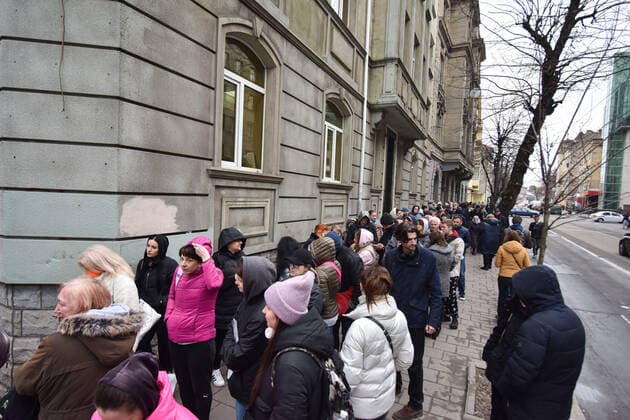 March 31, 2022, Lviv, Ukraine: People stand in a line at the UN refugee office in Lviv to register as refugees due to Russia s military invasion of Ukraine. The UN Office for Refugees, which registers refugees from Russian military aggression in Ukraine, has opened in Lviv. Each refugee will receive 2,200 hryvnias (equivalent to $ 80) from the UN each month for three months. Currently, such offices operate only in three Ukrainian cities - Lviv, Uzhhorod, and Mukachevo. Lviv Ukraine - ZUMAs197 20220331_zab_s197_098 Copyright: xPavloxPalamarchukx