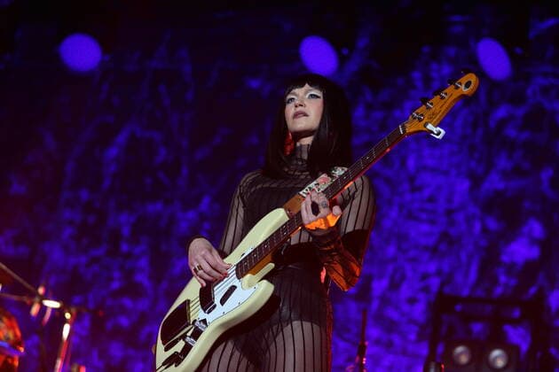 Laura Lee von der Band Khruangbin bei einem Konzert in der Columbiahalle in Berlin, 7. April 2022. Khruangbin Konzert Berlin