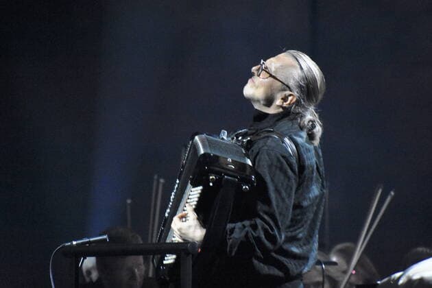 Enrique Ugarte Dirigent Muenchen 07.04.2022 Showpalast-Cinema in Concert-Ensemble-Deutschen Filmorchester Babelsberg, Muenchen