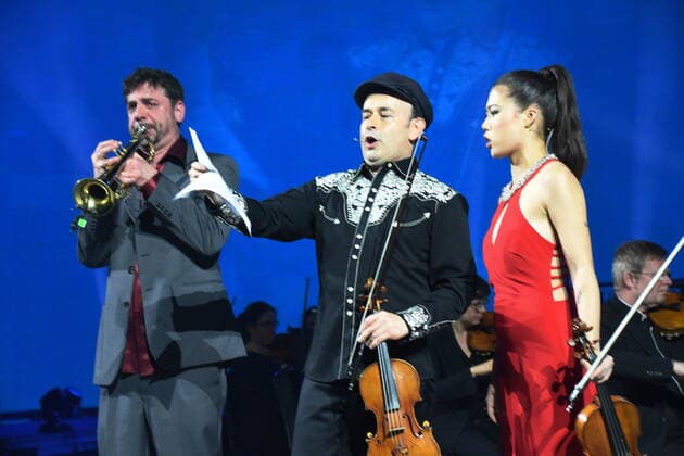 Erran Barron Cohen Komponist Aleksey Igudesman. -Violinen-Artist Claire Wells Violine Kuenstlein Muenchen 07.04.2022 Showpalast-Cinema in Concert-Ensemble-Deutschen Filmorchester Babelsberg, Muenchen