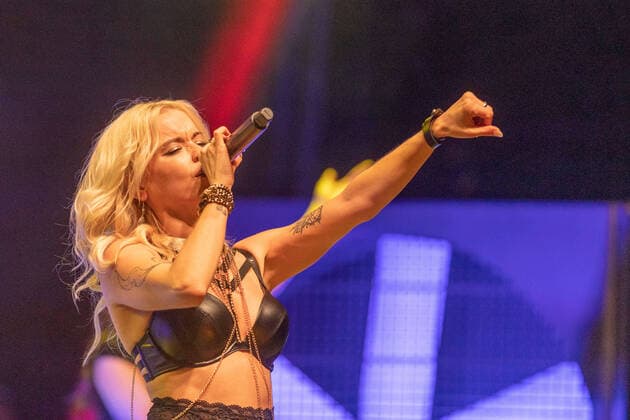 Köln Partysängerin Mia Julia (Mia Julia Brückner) im gewagten Outfit bei Ihrer Tournee Mia Julia 2022 SCHEISS AUF ZUHAUSE 06.04.2022 in Köln Copyright: xGerhardxWingenderx xEibner-Pressefotox EP_GWR