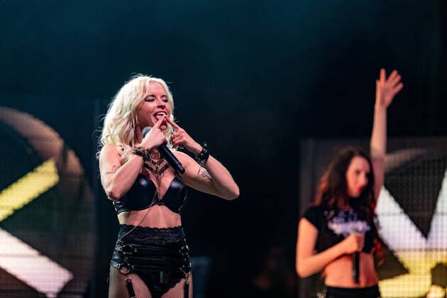 Köln Partysängerin Mia Julia (Mia Julia Brückner) im gewagten Outfit bei Ihrer Tournee Mia Julia 2022 SCHEISS AUF ZUHAUSE 06.04.2022 in Köln Copyright: xGerhardxWingenderx xEibner-Pressefotox EP_GWR