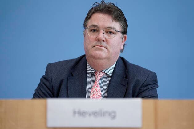 Bundespressekonferenz Klage gegen das zweite Nachtragshaushaltsgesetz 2021 Aktuell,08.04.2022,Berlin,Ansgar Heveling, Justiziar CDU CSU im Portrait bei der Bundespressekonferenz zum Thema Klage gegen das zweite Nachtragshaushaltsgesetz 2021 Berlin Berlin Deutschland *** Federal Press Conference Lawsuit against the second supplementary budget law 2021 News,08 04 2022,Berlin,Ansgar Heveling, legal adviser CDU CSU in portrait at the Federal Press Conference on the subject Lawsuit against the second supplementary budget law 2021 Berlin Berlin Germany