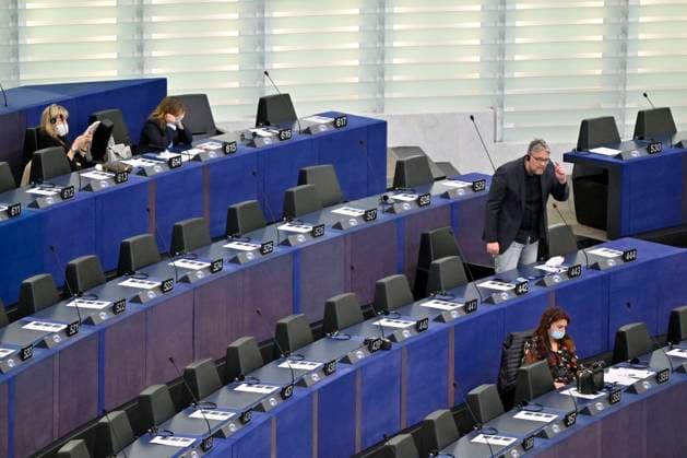 Guido Reil bei einer Debatte über die Lage ausgegrenzter Roma-Gemeinschaften in der EU im Plenarsaal des Europäischen Parlaments. Straßburg, 07.04.2022 *** Guido Reil at a debate on the situation of excluded Roma communities in the EU in the plenary hall of the European Parliament Strasbourg, 07 04 2022 Foto:xD.xAnoraganingrumx xFuturexImage