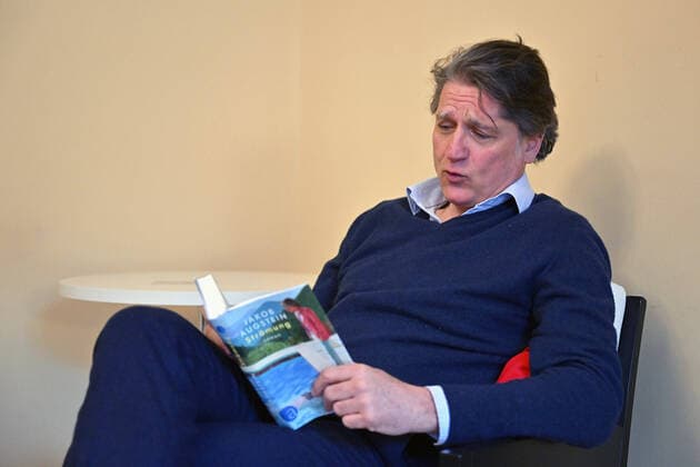 Bilder des Jahres 2022, Entertainment 04 April Entertainment Themen der Woche KW14 Entertainment Bilder des Tages Ein journalistisches Schwergewicht: Jacob Augstein ist Verleger der Wochenzeitung der Freitag und hat jetzt das literarische Schreiben für sich entdeckt. Im Rahmen der Erfurter Frühlingslese 2022 stellt er seinen ersten Roman in Lesung und Gespräch vor. In seinem literarischen Debüt Strömung erzählt Jakob Augstein eindringlich von einem Mann unserer Zeit, deren Konturen zwischen politischen Umbrüchen, neuen Ideen und alten Bedrohungen immer schwerer auszumachen sind. Jakob Augstein, geboren 1967, ist Verleger und Publizist. Moderation: Michael Helbing (Kulturredakteur Thüringer Allgemeine), Erfurt Thüringen Deutschland *** A journalistic heavyweight Jacob Augstein is publisher of the weekly newspaper der Freitag and has Copyright: xUwe-JensxIgelx