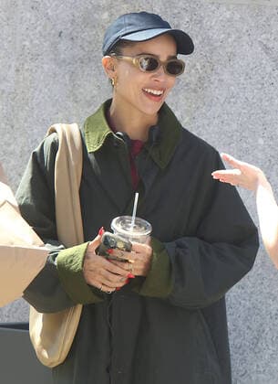 Bilder des Jahres 2022, Entertainment 04 April Entertainment Themen der Woche KW14 Entertainment Bilder des Tages NEW YORK, NY- April 08: Zoe Kravitz seen walking around Soho in New York City on April 08, 2022. Credit; RW MediaPunch Copyright: xRWx