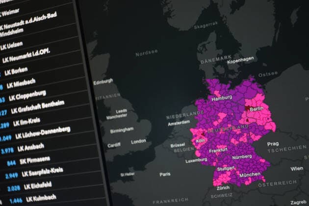Dashboard des RKI, die 7-Tage-Inzidenz liegt nun bei 1141,8 7-Tage-Inzidenz, Dashboard des RKI auf einem Monitor am 09.04.2022 in Siegen Deutschland.