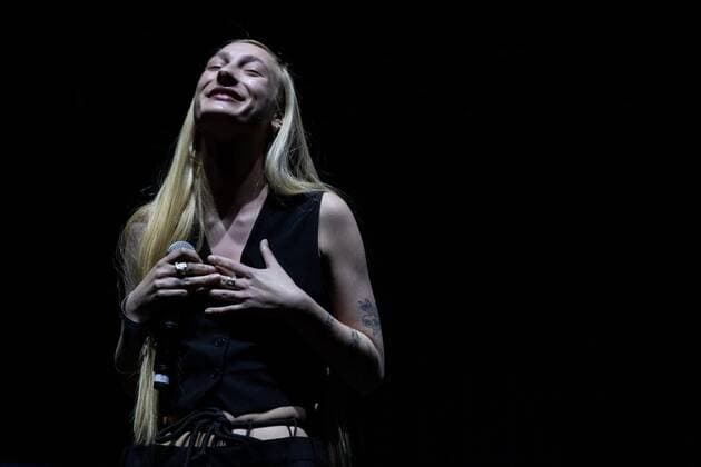 2022-04-09 22:30:55 AMSTERDAM - S10 (Stien den Hollander) during Eurovision in Concert in AFAS Live. The singer represents the Netherlands in the Eurovision Song Contest with the song De Diepte. ANP PAUL BERGEN netherlands out - belgium out