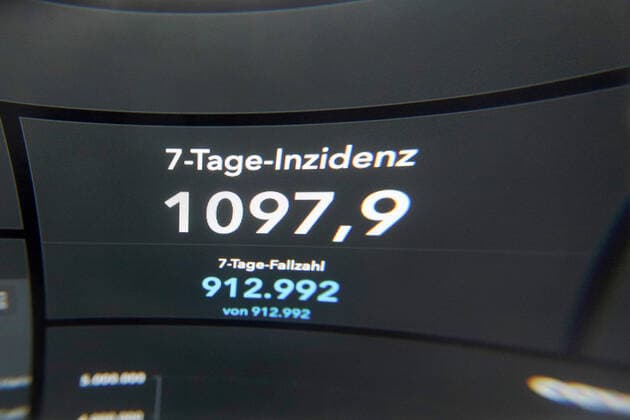 Dashboard des RKI, die 7-Tage-Inzidenz liegt nun bei 1097,9 7-Tage-Inzidenz, Dashboard des RKI auf einem Monitor am 10.04.2022 in Siegen Deutschland.