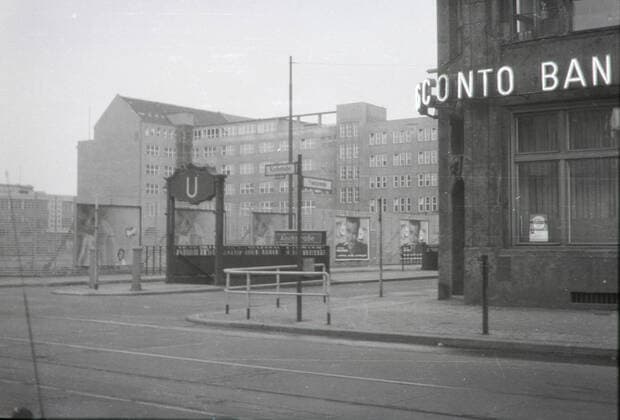 Berlin GER, Berlin, 1964, Stadtansicht, Mauerverlauf, CheckPointCharlie, in der Kochstrasse *** Berlin GER, Berlin, 1964, city view, course of the wall, CheckPointCharlie, in Kochstrasse