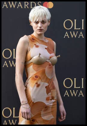 Entertainment Themen der Woche KW14 Entertainment Bilder des Tages . 10 04 2022. London, United Kingdom. Emma Corrin arriving at The Olivier Awards in London.  xStephenxLockx xi-Imagesx IIM-23303-0041