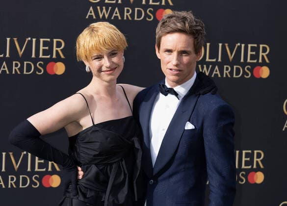 Bilder des Jahres 2022, Entertainment 04 April Entertainment Themen der Woche KW14 Entertainment Bilder des Tages The 2022 Oliver Awards held at The Royal Albert Hall - Arrivals Featuring: Jessie Buckley, Eddie Redmayne Where: London, United Kingdom When: 10 Apr 2022 Credit: Cover Images Copyright: xx 51394770 EDITORIAL USE ONLY. NOT FOR USE BY NEWSPAPERS BASED IN THE UK.