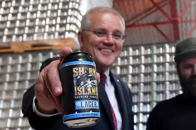News Themen der Woche KW15 News Bilder des Tages ELECTION22 SCOTT MORRISON ELECTION CAMPAIGN, Prime Minister Scott Morrison visits a mobile cannery facilty on Day 1 of the 2022 federal election campaign, near Culburra Beach on the NSW South Coast in the Gilmore electorate, Monday, April 11, 2022. ( NO ARCHIVING, EDITORIAL USE ONLY, NO USE IN BOOKS WITHOUT CONSENT XXXXX XXX AUSTRALIA  Copyright: xMICKxTSIKASx 20220411001646247758