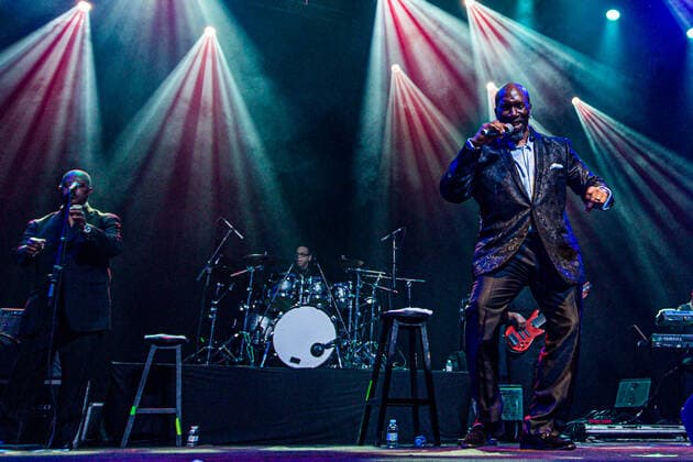 Entertainment Bilder des Tages SÃO PAULO, SP - 10.04.2022: SHOW THE MANHATTANS - The Manhattans group, an American soul icon of the 90s, performs in São Paulo. Today a trio led by Gerald Alston, the only member of the band& 39;s heyday lineup, David Tyson and Troy May, the group was formed in 1962 and entered the charts in 1976 with the track Kiss and Say Goodbye. The presentation took place on the night of Sunday, April 10, at Espaço das Américas, west of the city of São Paulo. x2191008x  VanxCampos