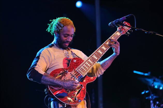 Stephen Lee Bruner alias Thundercat bei einem Konzert im Astra Kulturhaus in Berlin, 10. April 2022. Thundercat Konzert Berlin