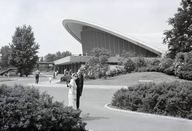 Berlin GER, Berlin, 20220401,Aufnahme ca. 1960, Schwangeren Auster, Kongresshalle, in der John Forster Dulles Allee *** Berlin GER, Berlin, 20220401,photo ca 1960, pregnant oyster, congress hall, in the John Forster Dulles Allee