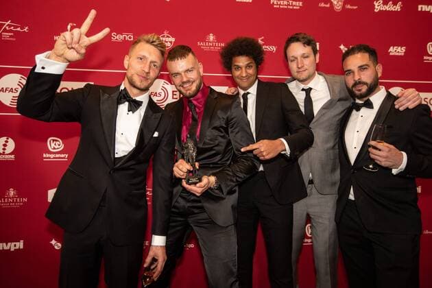 Bilder des Jahres 2022, Entertainment 04 April Entertainment Themen der Woche KW15 Entertainment Bilder des Tages 2022-04-11 19:18:51 LEUSDEN - The Haarlem band Chef Special wins an Edison for a video clip during the presentation of the Edison Pop prizes 2022. ANP KIPPA PAUL BERGEN netherlands out - belgium out *** 2022 04 11 19 18 51 LEUSDEN The Haarlem band Chef Special wins an Edison for a video clip during the presentation of the Edison Pop prizes 2022 ANP KIPPA PAUL BERGEN netherlands out belgium out  Copyright: xx x446972482x originalFilename: 446972482.jpg
