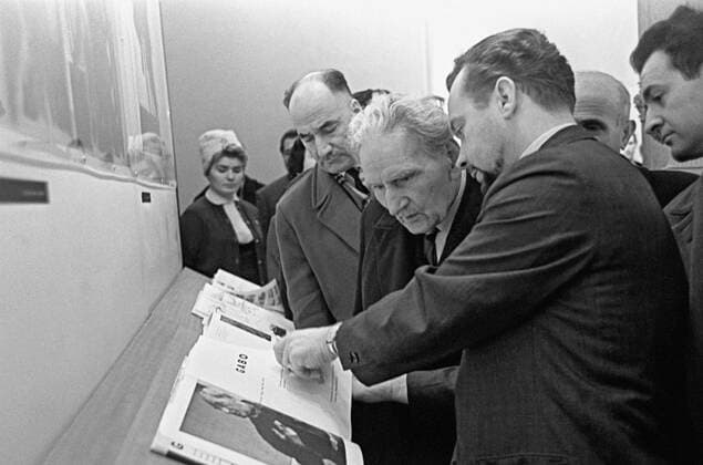 Armenia Yerevan Saryan artist exhibition USA 187530 12.04.1964 People s Artist of the USSR Martiros Saryan (center) at an American graphics exhibition in Yerevan, Armenia. A. Ekekyan Sputnik Yerevan Armenia  Copyright: xA.xEkekyanx