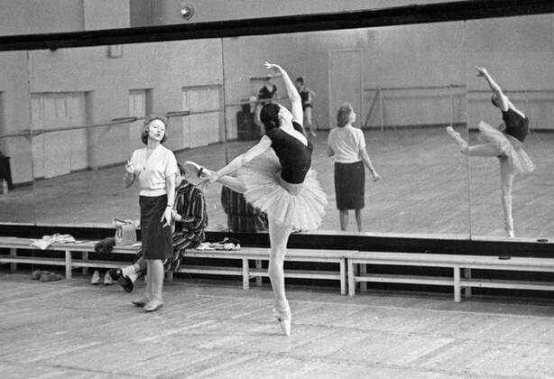 TIMOFEYEVA ULANOVA REHEARSAL 63065 12.04.1966 Bolshoi ballerina Nina Timofeyeva (right) rehearsing with People s Artist of the U.S.S.R. Galina Ulanova (left). Alexander Makarov Sputnik Moscow Russia  Copyright: xAlexanderxMakarovx