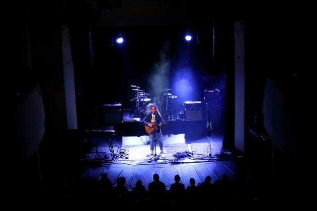 Thees Uhlmann bei einem Konzert als Support für Kettcar im Metropol in Berlin, 11. April 2022. Thees Uhlmann Konzert Berlin