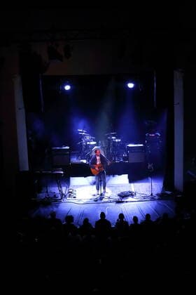 Thees Uhlmann bei einem Konzert als Support für Kettcar im Metropol in Berlin, 11. April 2022. Thees Uhlmann Konzert Berlin