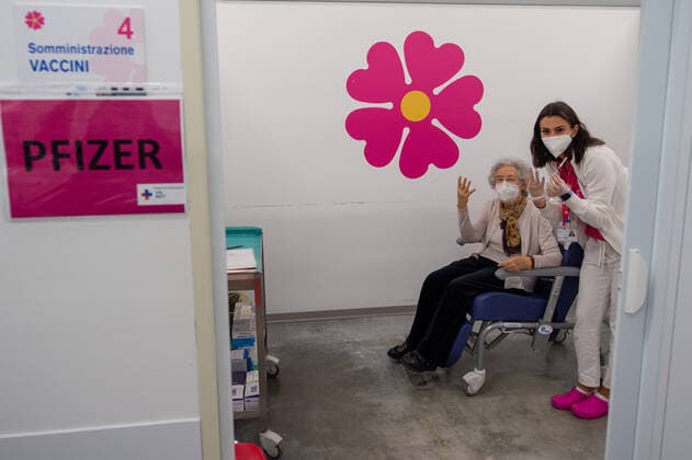 COVID: Italy Starts Giving Fourth Jab Rieti is a pioneer in Italy for the fourth dose vaccination, for patients over 80 and frail over 60. Administration carried out at the former Bosi vaccination centre opened during the vaccine administration campaign. In Rieti, Italy, 12 April, 2022. Rieti Italy  Copyright: xRiccardoxFabix originalFilename: fabi-notitle220412_npb8J.jpg