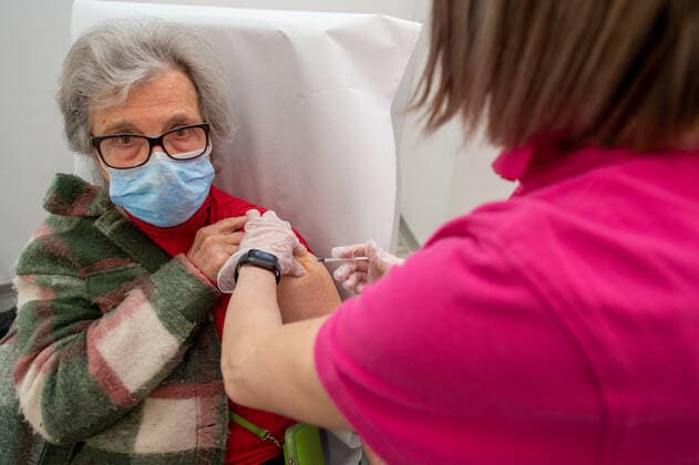 COVID: Italy Starts Giving Fourth Jab Rieti is a pioneer in Italy for the fourth dose vaccination, for patients over 80 and frail over 60. Administration carried out at the former Bosi vaccination centre opened during the vaccine administration campaign. In Rieti, Italy, 12 April, 2022. Rieti Italy  Copyright: xRiccardoxFabix originalFilename: fabi-notitle220412_npQcG.jpg