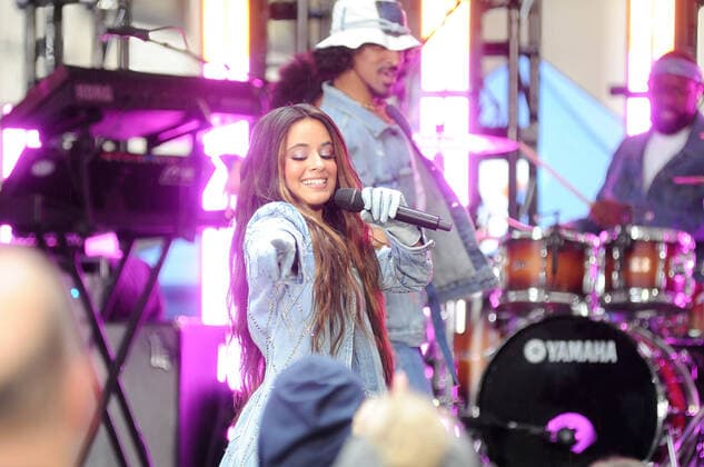 April 12, 2022, New York, United States: Camila Cabello performs on the Today Show at Rockefeller Plaza. New York United States - ZUMAs197 20220412_zaa_s197_116 Copyright: xEfrenxLandaosx