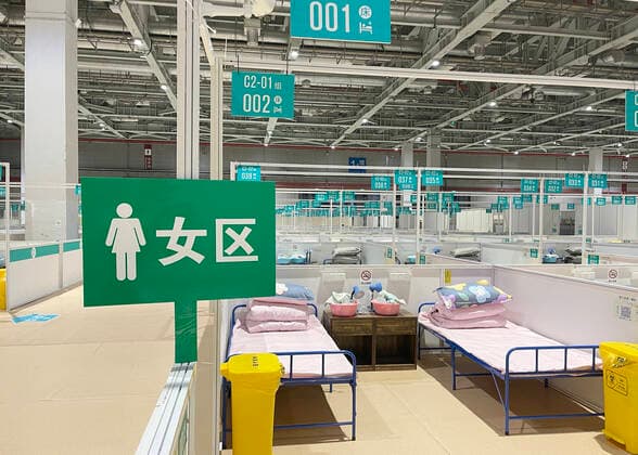 (220413) -- SHANGHAI, April 13, 2022 -- Photo taken on April 12, 2022 shows the interior view of a makeshift hospital converted from the National Exhibition and Convention Center (NECC) in east China s Shanghai. The NECC, also known as the auspicious four-leaf clover, is being converted into the largest makeshift hospital in the city. ) CHINA-SHANGHAI-NECC-MAKESHIFT HOSPITAL (CN) DingxTing 