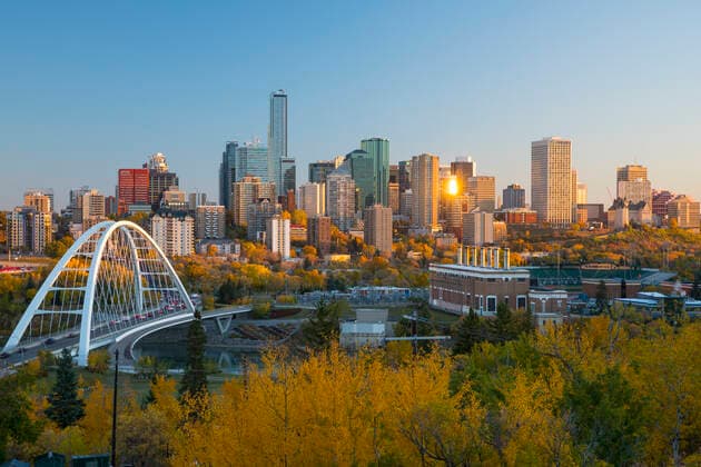 Edmonton skyline in autumn, Edmonton, Alberta, Canada, North America Copyright: MilesxErtman 1132-424