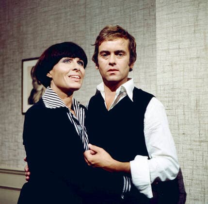 EINE SCHLIMME ODER GUTE ZEIT Eine schlimme oder gute Zeit, Fernsehfilm, Deutschland, 1976, Szene: Barbara Rütting und Edwin Noel. Eine schlimme oder gute Zeit, TV film, Germany, 1976, scene: Barbara Ruetting and Edwin Noel., Deutschland Copyright: kpa UnitedArchives55040780 EDITORIAL USE ONLY