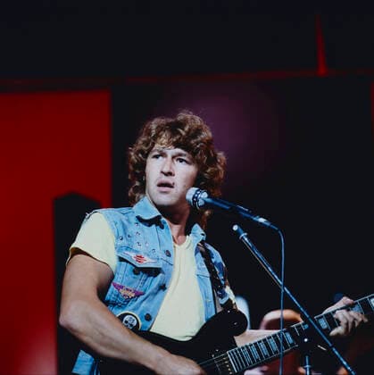 DISCO Disco, ZDF Musiksendung, Deutschland, 1979, im Bild: Peter Maffay, deutscher Sänger und Gitarrist. Disco, TV music show, Germany, 1979, pictured: German singer and guitarist Peter Maffay., Deutschland Copyright: kpa UnitedArchives55041089 EDITORIAL USE ONLY