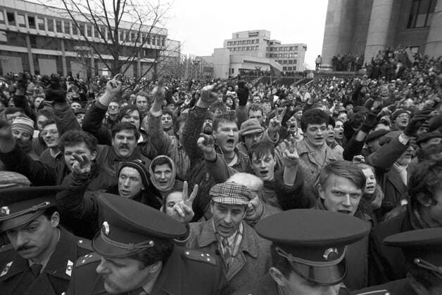 People rally for Lithuania s independence 892019 11.01.1991 People rally for Lithuania s independence and support of its parliament. Audrius Sputnik Vilnius Lithuania  Copyright: xAudriusx