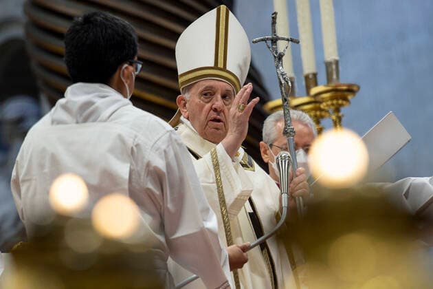 News Themen der Woche KW15 News Bilder des Tages April 14, 2022, VATICAN CITY, HOLY SEE: This handout picture provided by the shows Pope Francis during a Chrism Mass inside St. Peter s Basilica, Vatican City, 14 April 2022..ANSA . VATICAN CITY HOLY SEE - ZUMAa110 20220414_zaf_a110_019 Copyright: xVaticanxMediax