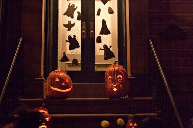 Pumpkins on Stoop Halloween Night, New York City, New York, USA  Copyright: xGlasshousexImagesx ghi-spenj00164