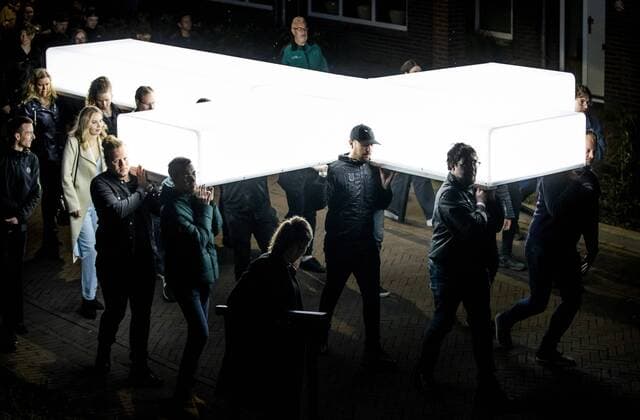 Bilder des Jahres 2022, Entertainment 04 April Entertainment Themen der Woche KW15 News Bilder des Tages 2022-04-14 21:11:02 DOETINCHEM - The white cross is carried by Doetinchem during the music spectacle The Passion 2022. The twelfth edition of the musical Biblical event about the suffering and death of Jesus Christ takes place in the Gelderland municipality. ANP KIPPA SEM VAN DER WAL netherlands out - belgium out *** 2022 04 14 21 11 02 DOETINCHEM The white cross is carried by Doetinchem during the music spectacle The Passion 2022 The twelfth edition of the musical Biblical event about the suffering and death of Jesus Christ takes place in the Gelderland municipality ANP KIPPA SEM VAN DER WAL netherlands out belgium out  Copyright: xx x447108647x originalFilename: 447108647.jpg