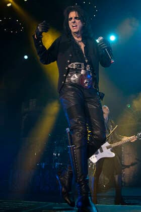 April 14, 2022, Calgary, Alberta, Canada: Alice Cooper peforms in concert at The Winsport Arena in Calgary, Thursday April 14th. Calgary Canada - ZUMAr123 20220414_zap_r123_012 Copyright: xBadenxRothx