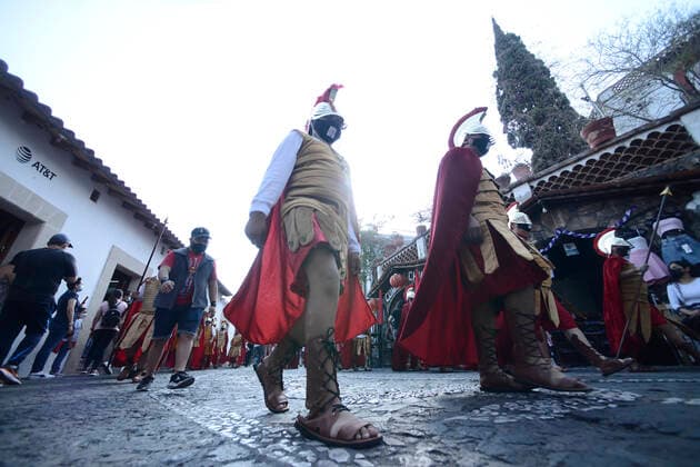 Holy Thursday Procession of Holy Week in Taxco TAXCO, MEXICO - APR 14, 2022: Roman soldiers take part during the Holy Thursday procession as part of the Holy Week. On April 14, 2022 in Taxco, Mexico. (Photo by Carlos Tischler Eyepix Group) Copyright: xCarlosxTischler xxEyepixxGroupx _EYE0792