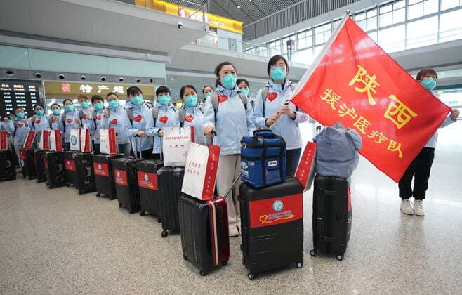 (220415) -- XI AN, April 15, 2022 -- Medics gather at Xi an North Railway Station before departing for Shanghai in Xi an, northwest China s Shaanxi Province, April 15, 2022. A team of 1,591 medics departed from Shaanxi on Friday to aid the battle against resurging COVID-19 pandemic in Shanghai. ) CHINA-SHAANXI-XI AN-MEDICS-SHANGHAI-AID (CN) LixYibo 