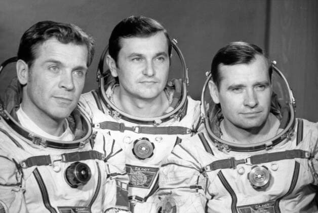 Soyuz T-8 spaceship crew 8145983 01.05.1983 The crew of Soyuz T-8 spaceship, from left: space pilots of the USSR, Heroes of the Soviet Union research cosmonaut Alexander Serebrov, spaceship commander Vladimir Titov and flight engineer Gennady Strekalov. Alexander Mokletsov Star City Moscow region Russia  Copyright: xAlexanderxMokletsovx