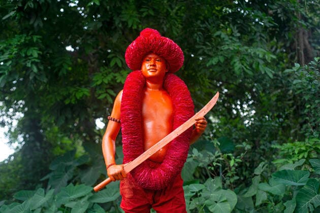 News Themen der Woche KW15 April 13, 2022, Munshiganj, Dhaka, Bangladesh: A devotee poses for a photo with his sword before the Lal Kach procession on the very last day of Bangla year. The Lal Kach (Red Glass) festival is celebrated in the local community for many decades. The Hindu men paint themselves with red color and attend a procession holding swords as they show power against evil sprits while ending a year and welcoming another Bangla New Year. Munshiganj Bangladesh - ZUMAs197 20220413_zab_s197_015 Copyright: xZiaulxHaquexOisharjhx