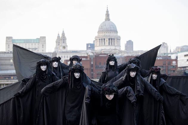 News Themen der Woche KW15 News Bilder des Tages April 15, 2022, London, United Kingdom: Activists are seen performing at the Bankside. Activists from climate protest group Extinction Rebellion dressed as black brigades and perform mimes, slow-motion movement and tableaux in the public to protest against the investment of fossil fuels by the UK government and the impact of fossil fuels to the environment. London United Kingdom - ZUMAs197 20220415_zaa_s197_117 Copyright: xHestherxNgx