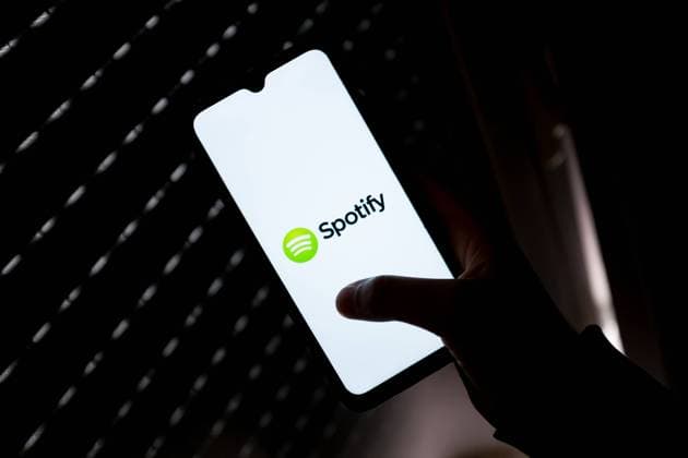 Logo Photo Illustration In this photo illustration a Spotify logo seen displayed on a smartphone screen in Athens, Greece on April 16, 2022. Athens Greece  Copyright: xNikolasxKokovlisx originalFilename: kokovlis-notitle220416_nplMx.jpg