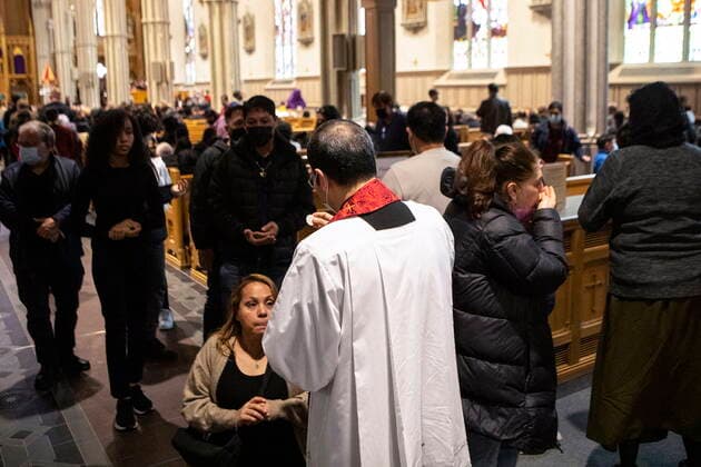 April 15, 2022, Toronto, ON, CAN: Worshippers attend a Good Friday service at St. Michael s Cathedral Basilica, in Toronto, Friday, April 15, 2022. Toronto CAN  - ZUMAc35_ 20220415_zaf_c35_002 Copyright: xChrisxYoungx