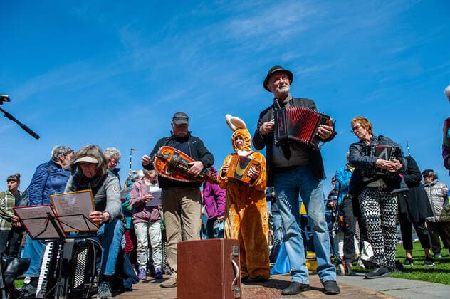 April 16, 2022, Nijmegen, Gelderland, Netherlands: Musicians playing different instruments are seen getting ready for the concert. Under the motto, music connects people , the Nijmegen musician Mart Heijmans brought together 400 musicians at the Waalkade to sing the Ukrainian national anthem and other songs to show their solidarity with Ukraine. Around 250 of them were Ukrainian refugees received during the last months in the city. Four Ukrainian singers who have fled, including an opera singer, performed a few more songs before an attentive and emotional crowd. Nijmegen Netherlands - ZUMAs197 20220416_zaa_s197_053 Copyright: xAnaxFernandezx