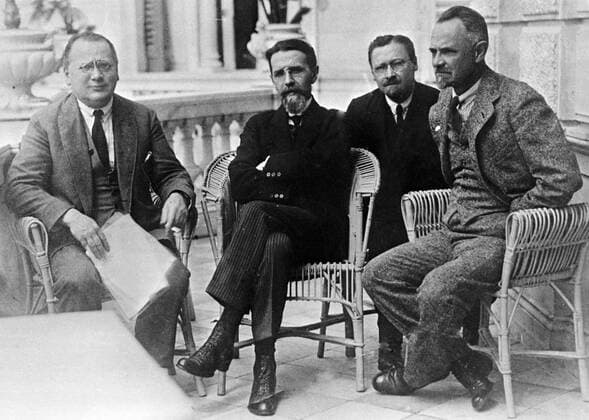 DIPLOMATS CONFERENCE GENOA 9586 17.04.1922 From left to right: Soviet diplomats M. Litvinov, V. Vorovsky, S. Pilyavsky, and L. Krasin at an international conference in Genoa. RIA Novosti Sputnik Genoa Italy  Copyright: xRIAxNovostix