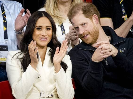 Bilder des Jahres 2022, Entertainment 04 April Entertainment Themen der Woche KW15 2022-04-17 11:28:00 THE HAGUE - The Duke and Duchess of Sussex, Prince Harry and his wife Meghan Markle, visit the sitting volleyball section of the fifth edition of the Invictus Games, an international sporting event for servicemen and veterans who have been psychologically or physically injured during their military work. ANP SEM VAN DER WAL netherlands out - belgium out *** 2022 04 17 11 28 00 THE HAGUE The Duke and Duchess of Sussex, Prince Harry and his wife Meghan Markle, visit the sitting volleyball section of the fifth edition of the Invictus Games, an international sporting event for servicemen and veterans who have been psychologically or physically injured during their military work ANP SEM VAN DER WAL netherlands out belgium out  Copyright: xx x447216289x originalFilename: 447216289.jpg