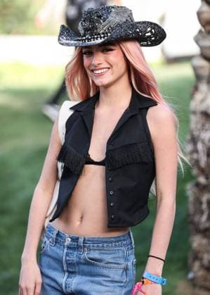 REVOLVE x The h.wood Group Present REVOLVE FESTIVAL 2022 American singer Dixie D Amelio attends REVOLVE x The h.wood Group Present REVOLVE FESTIVAL 2022 held at the Merv Griffin Estate on April 16, 2022 in La Quinta, Riverside, California, United States. Merv Griffin Estate, La Quinta, Riverside, California California United States  Copyright: xImagexPressxAgencyx originalFilename: collin-revolvex220417_npD2r.jpg