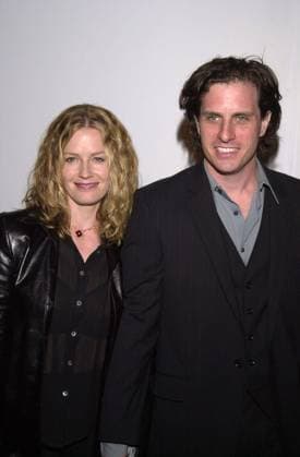 Elisabeth Shue and husband Davis at the American Cinematheque Award to Nicolas Cage, Beverly Hilton, 10-28-01 , 10567806.jpg, black, suit, shorthair, longhair, blonde, brunette, couple, formalwear, leather, jacket,